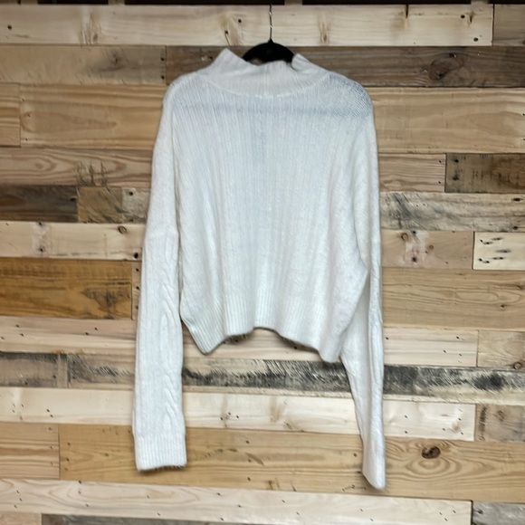 Express size XL White Cropped Super Soft Cable Knit Turtleneck Sweater - Picture 7 of 7